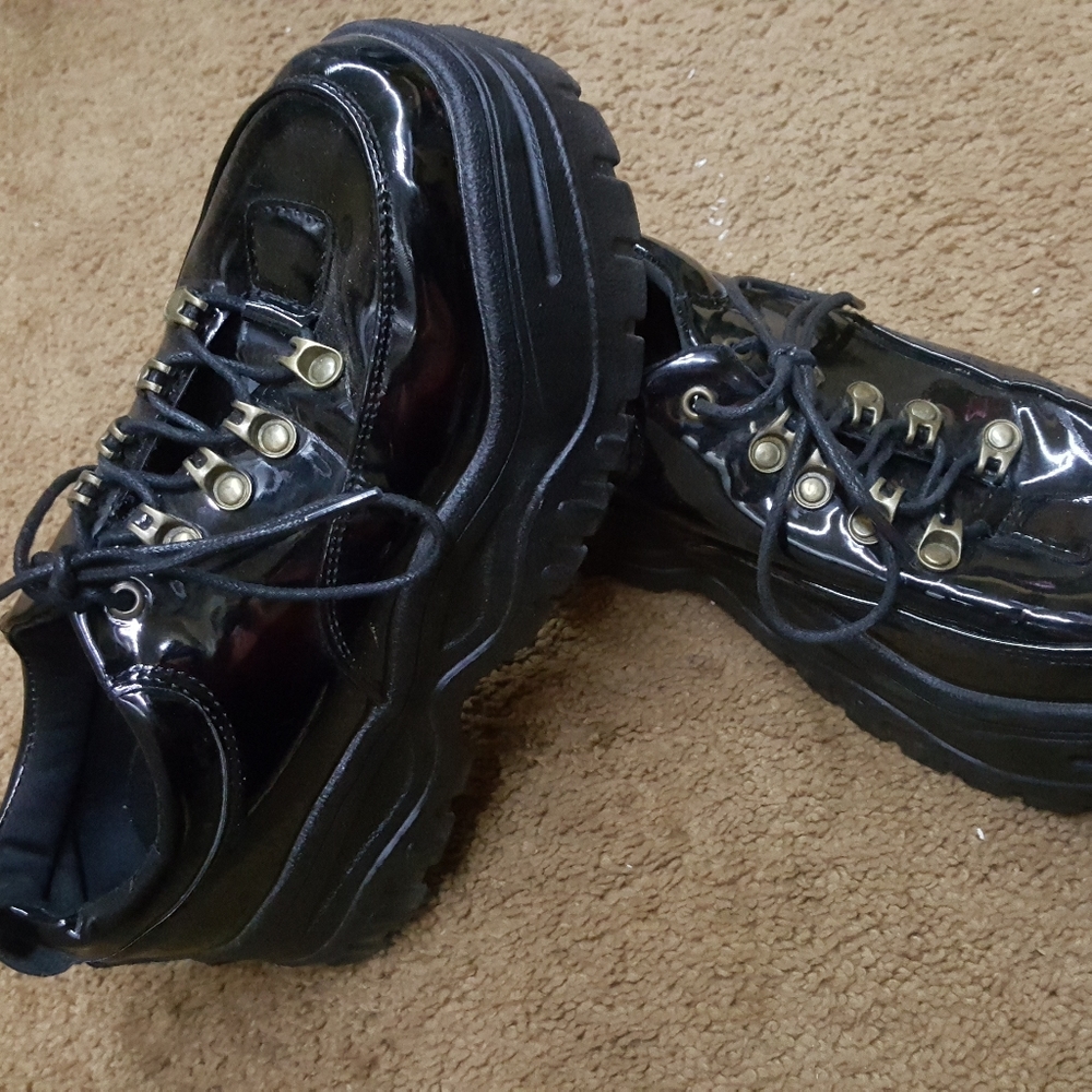 Platform sneakers